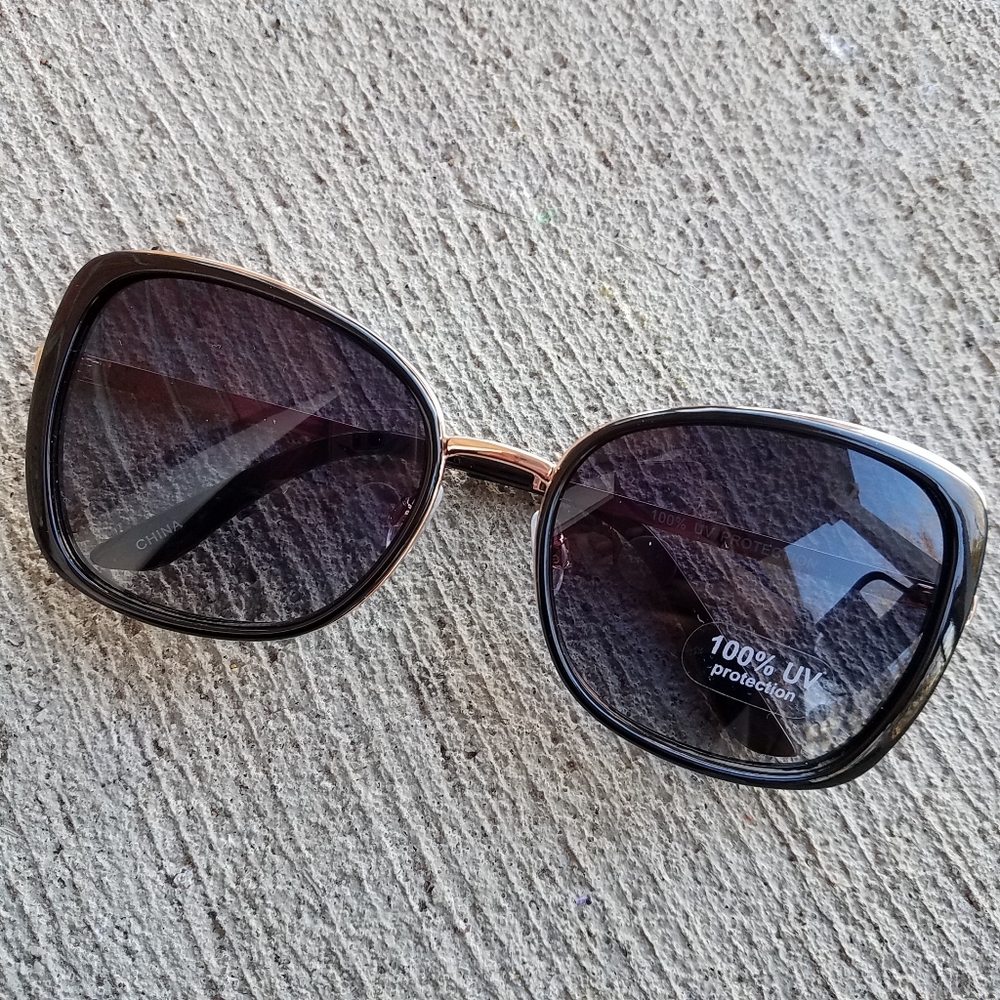 Sunglasses Black and rose gold NWT